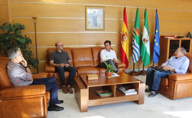 Hortiespaña defiende que ‘Lo natural es proteger lo que más importa’ en su primera visita institucional a El Ejido