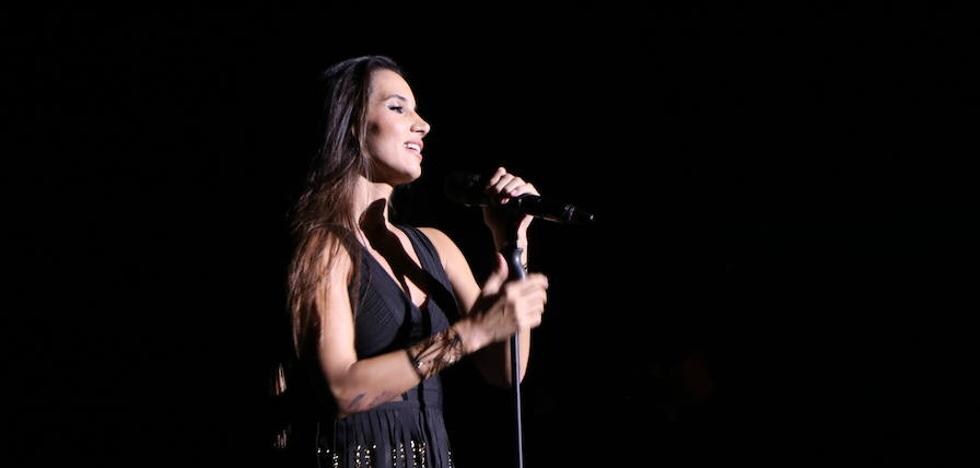 India Martínez presenta en El Ejido su 'Tour Secreto' ante un Auditorio con lleno absoluto