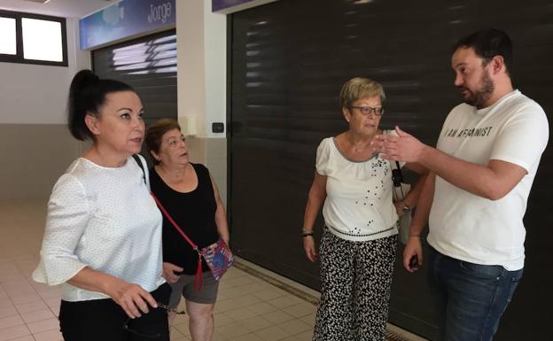 IU afirma que el Ayuntamiento «deja morir» a los mercados de abastos de El Ejido