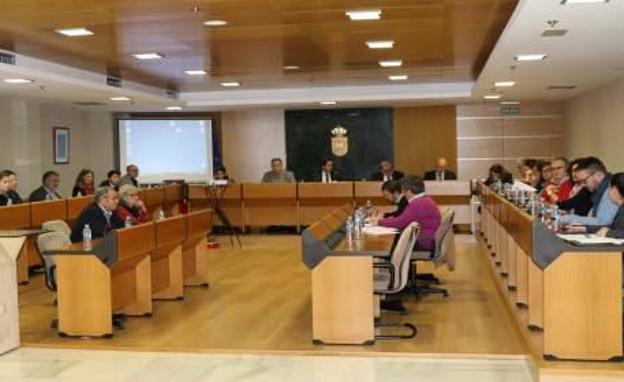 El pleno de El Ejido instará a la Junta a que retire y gestione mil toneladas de restos plásticos del campo