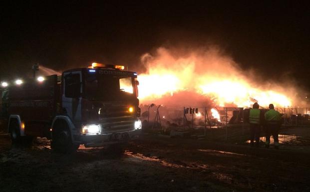 Arde la planta de residuos de El Ejido