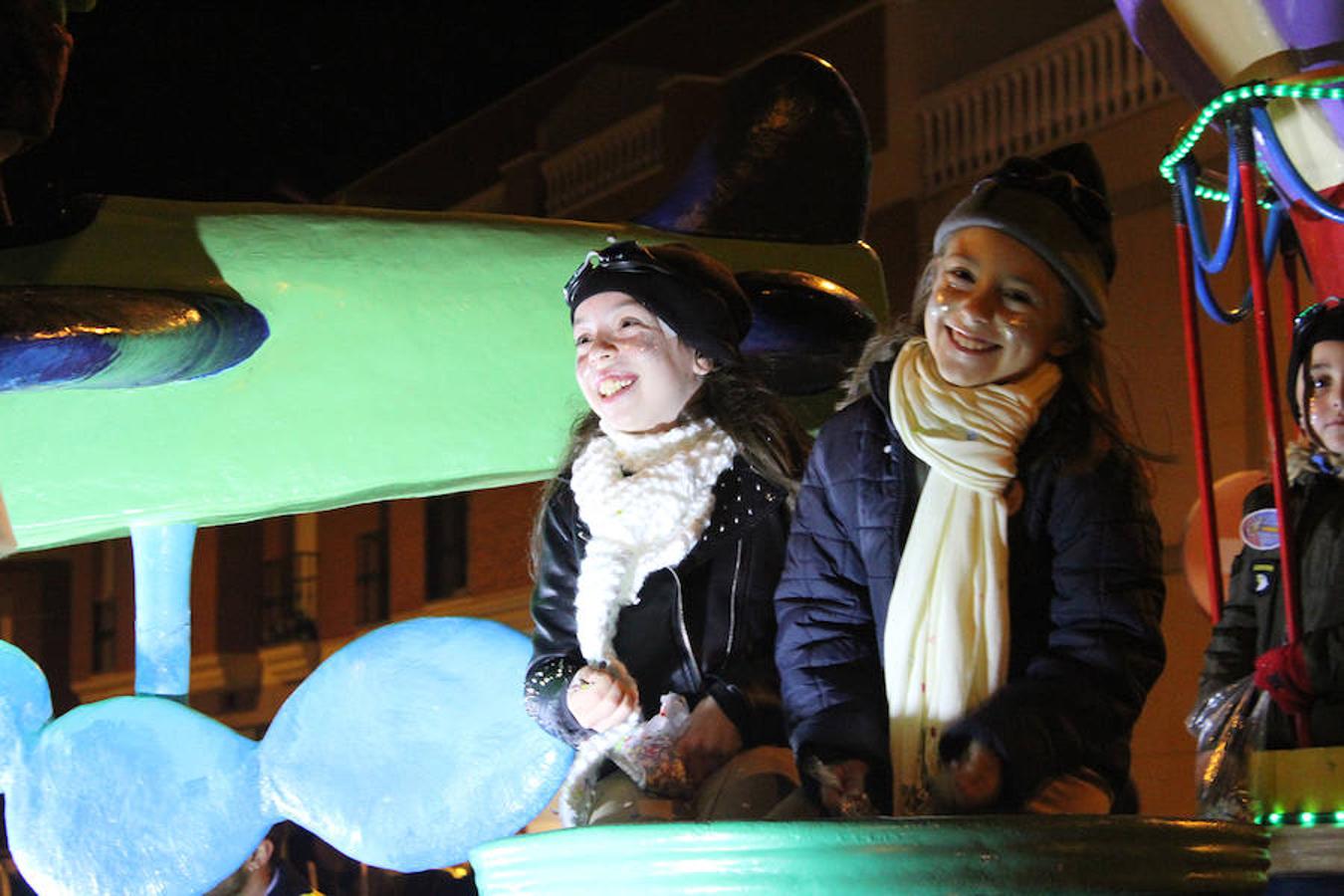 Miles de personas disfrutan de la Cabalgata de Reyes de El Ejido