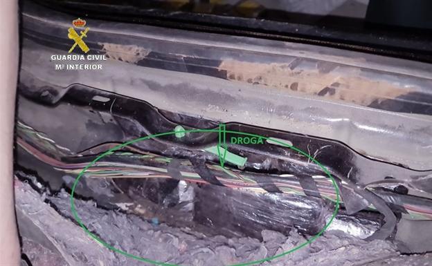 Detenido un vecino de El Ejido en el puerto de Tarifa por ocultar en un coche 233 kilos de hachís
