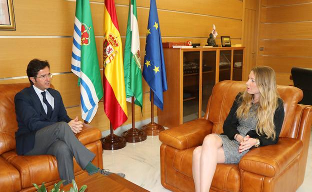 Una doctora ejidense recibe uno de los galardones de los Doctoralia Awards