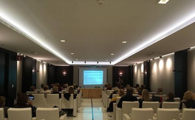 La asociación ARPA despeja dudas sobre osteoporosis en El Ejido