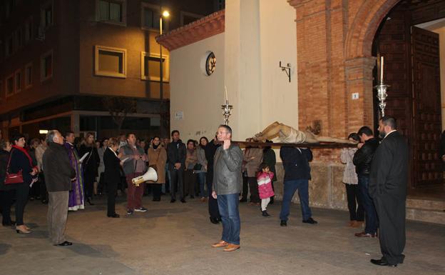 El Viacrucis del silencio del Santístimo Cristo de la Misericordia sale a las calles de El Ejido el Miércoles Santo
