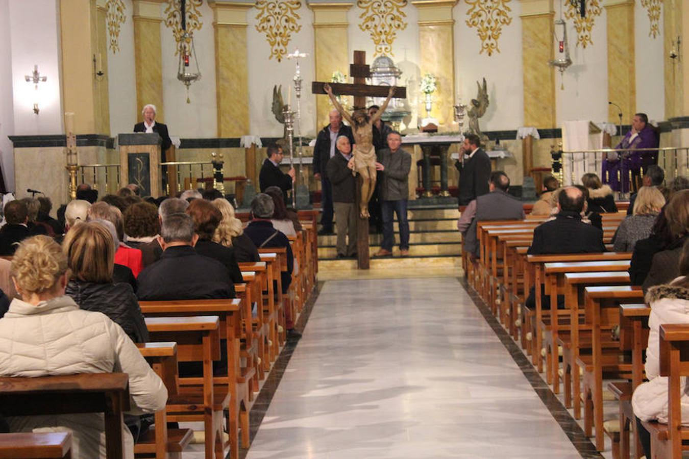 El Viacrucis del silencio con la imagen del Santístimo Cristo de la Misericordia sale a la calle el Miércoles Santo en El Ejido