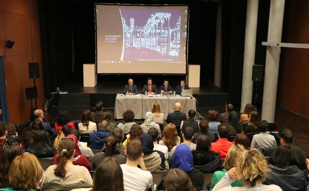 La nueva convocatoria del programa 'Sé + Digital' se presenta en El Ejido