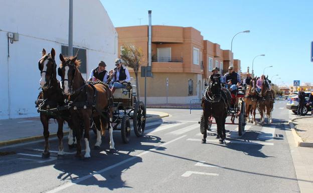 Cerca de 150 equinos y 16 carruajes participan en el 'Día del Caballo'