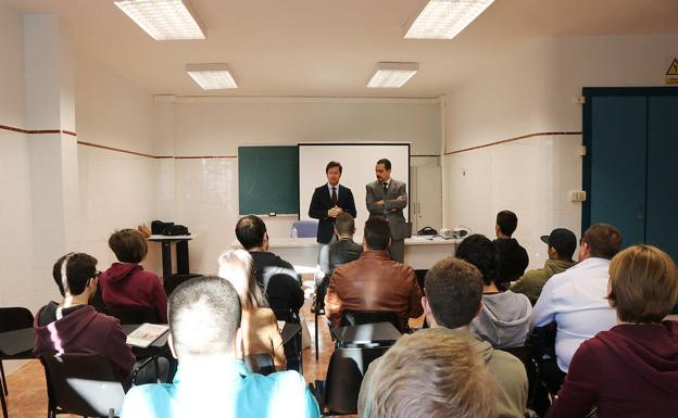 Más de 100 jóvenes desempleados de El Ejido se forman en marketing y turismo