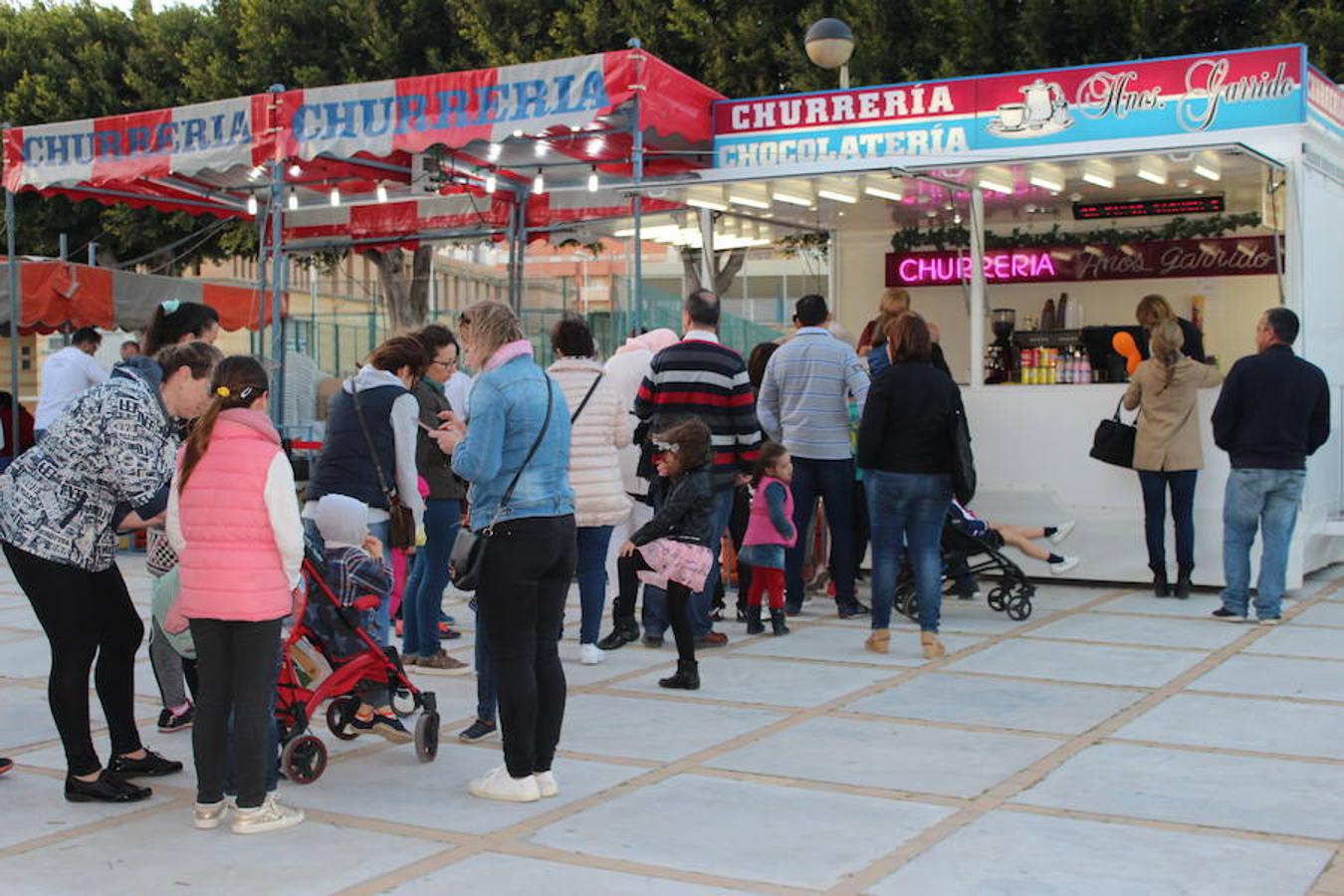 El recinto ferial se llena en el primer día de las fiestas de San Marcos en El Ejido