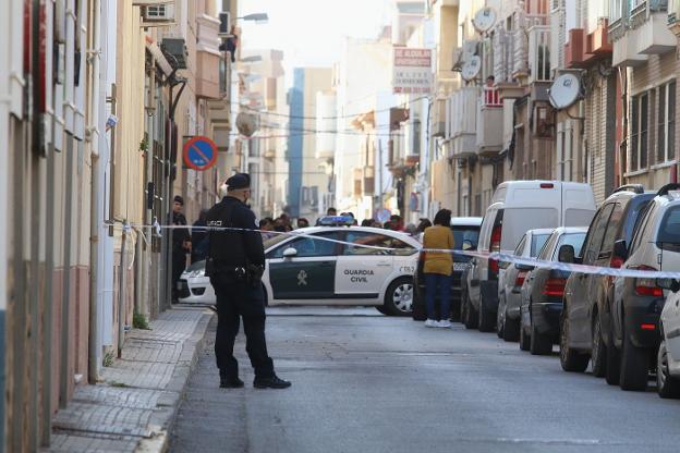 Apuñala a su hijo de nueve años en Balerma y llama a la Guardia Civil para avisar del crimen