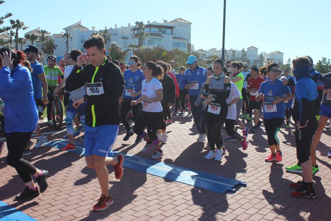 Cerca de 500 personas participan en la I Carrera Solidaria de Altea