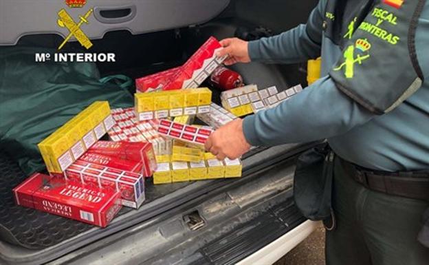 Intervenidas 238 cajetillas de tabaco que se vendían sin precintar en El Ejido