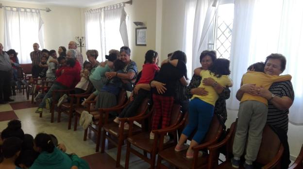 Alumnos del colegio Mirasierra comparten una jornada con los Mayores de Las Norias