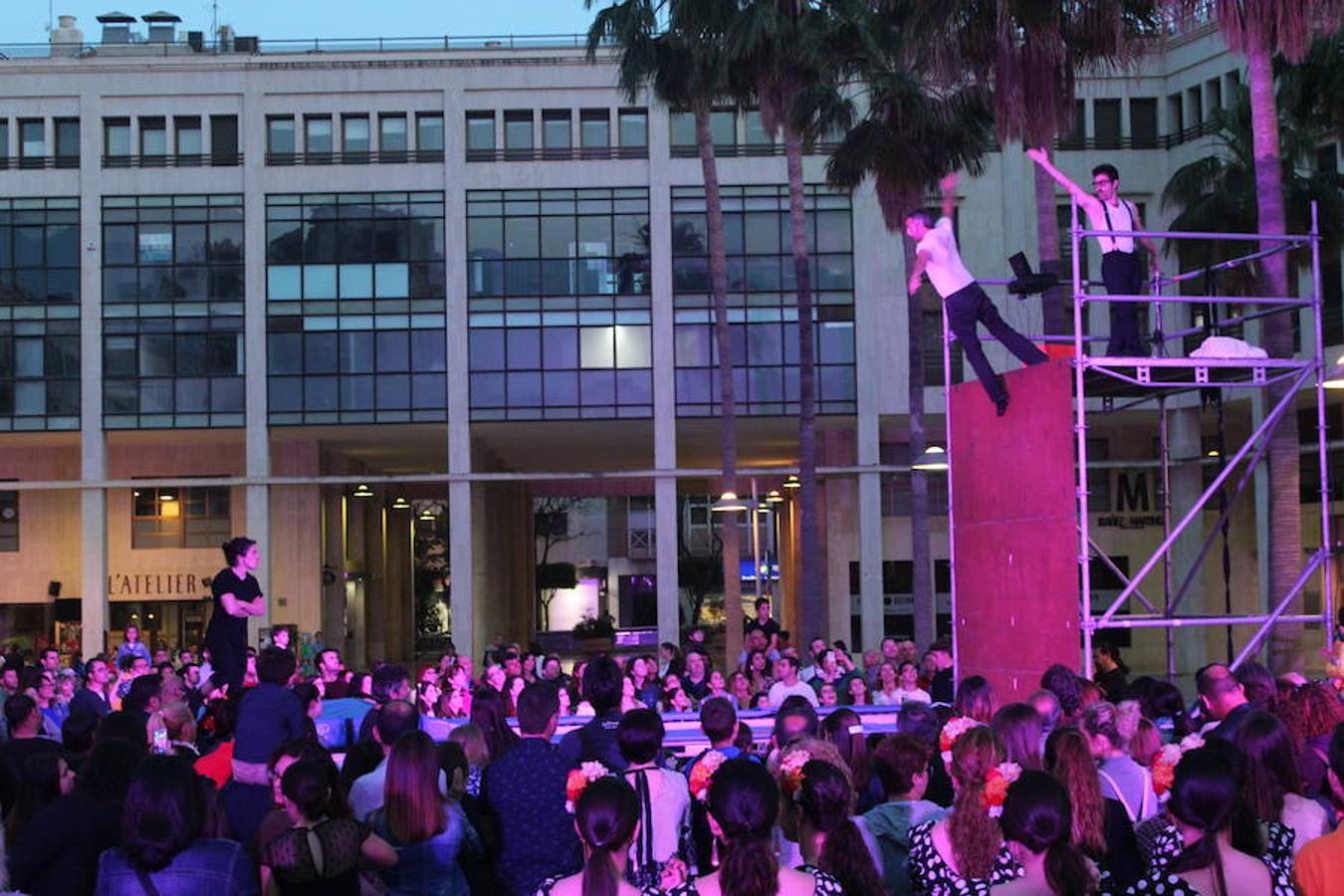 Música, magia, hielo y fuego en la inauguración del Festival de Teatro