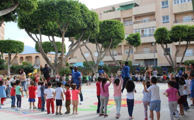 Los peques del colegio Gabriela Mistral descubren el valor de las asociaciones locales