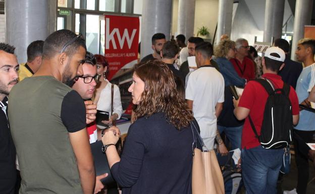 La Feria de Empleo y Emprendimiento llena de optimismo el Auditorio de El Ejido