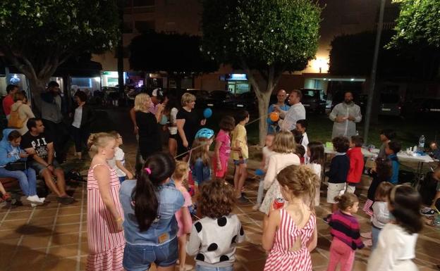 Los niños descubren en Almerimar lo divertida que es la ciencia