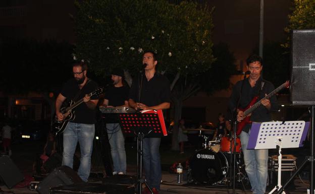 Almerimar pasa la noche en vela