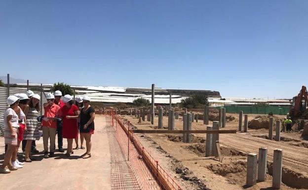 Arrancan las obras de ampliación del colegio Miguel Servet de Balerma con un nuevo edificio
