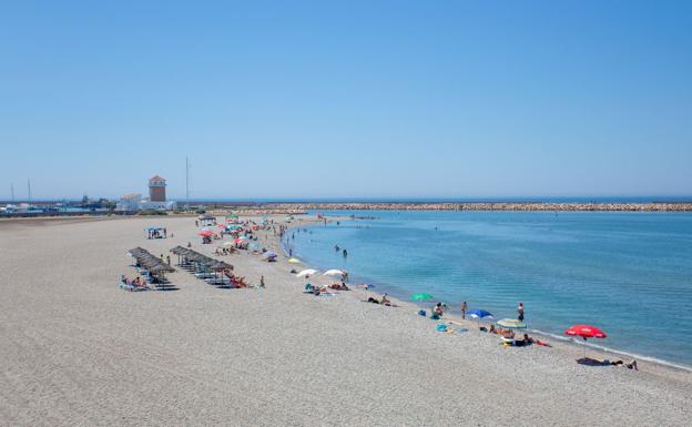 El turismo llena la costa ejidense