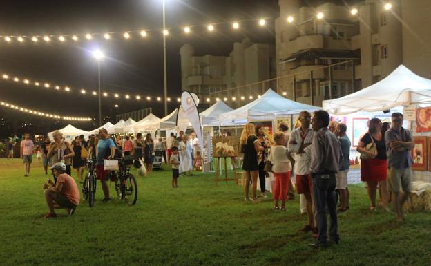 El campo de rugby de Almerimar se convierte en escenario de moda y arte
