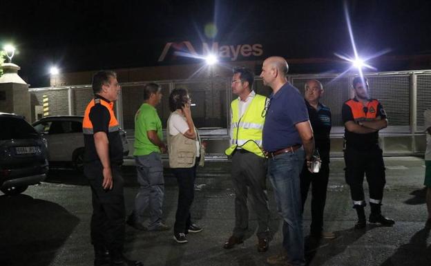 El incendio en la empresa Demplastic está controlado pero aún tardarán varios días en extinguirlo