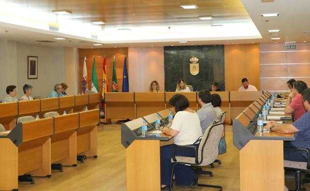 El Ayuntamiento quiere abrir este curso los patios de los colegios para desarrollar juegos y talleres