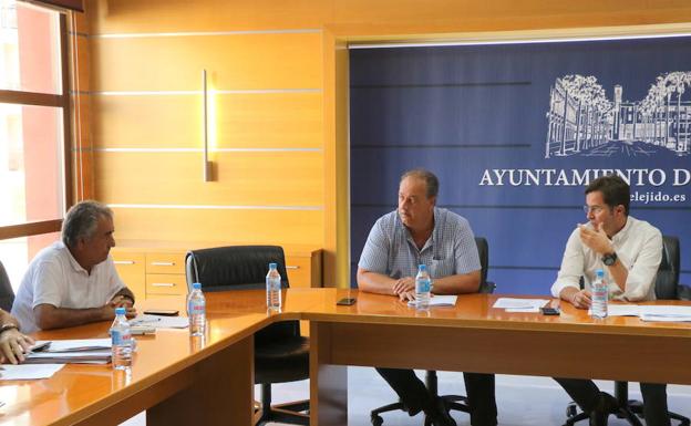 El gobierno local mejorará el firme y la seguridad de la carretera del Iryda