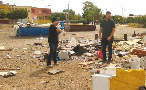 Izquierda Unida denuncia la existencia de vertederos ilegales en Santa María del Águila