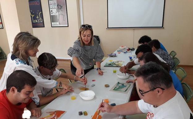 Actividades de sensibilización y ocio en el Centro Asociativo Municipal