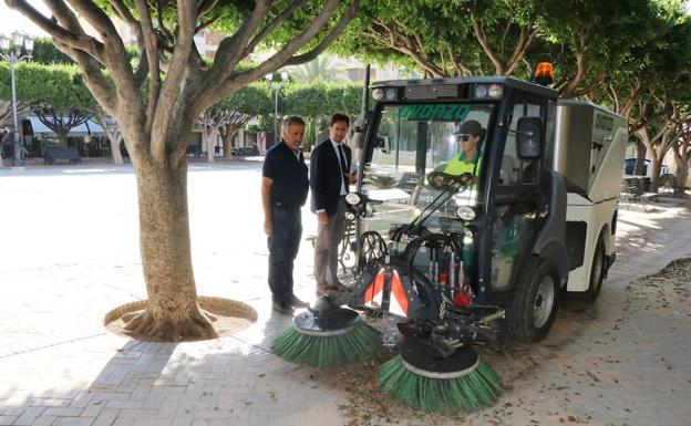 El servicio de limpieza pone en funcionamiento nueva maquinaria