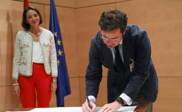 Francisco Góngora firma la adhesión de El Ejido a la Red de Destinos Turísticos Inteligentes