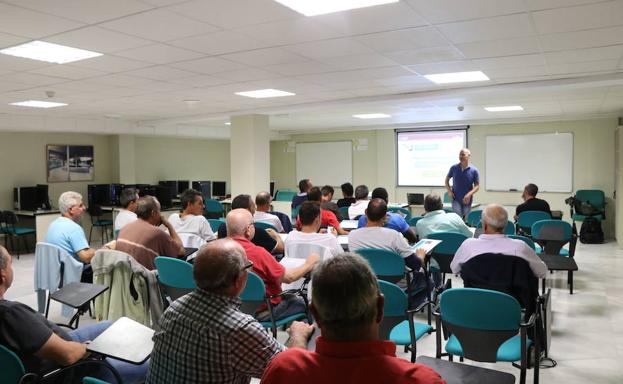 El Ayuntamiento realiza un curso de deshabituación tabáquica con sus empleados