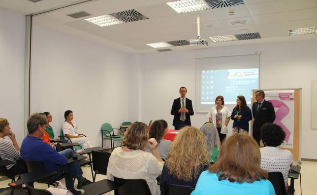 La Escuela de Pacientes de Cáncer de Mama del Poniente es referente andaluz
