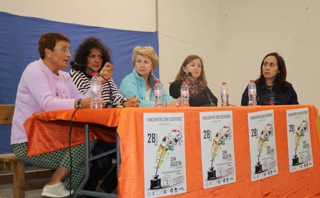 San Agustín disfruta de su primer encuentro de escritores almerienses