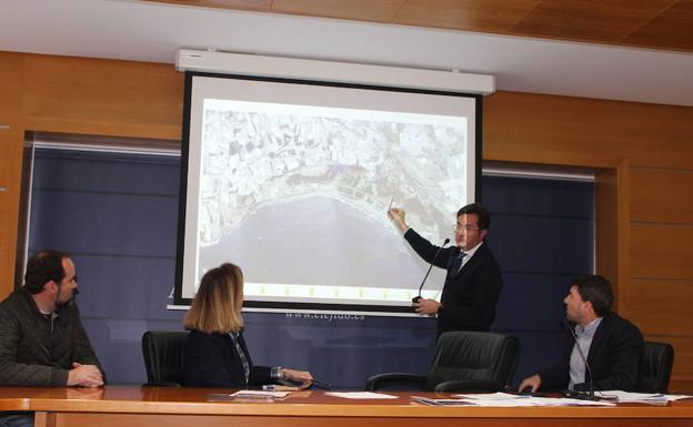 El alcalde acusa a la Junta de retrasar el IES de Almerimar