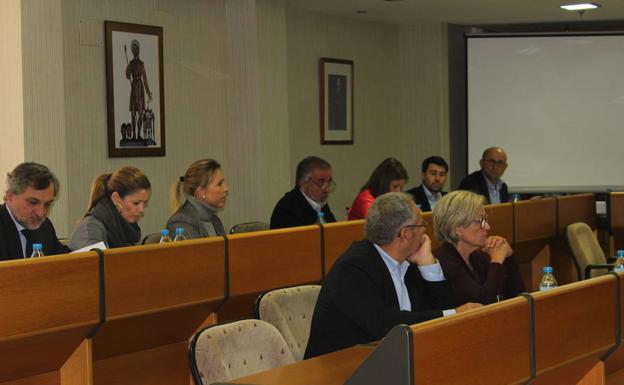 El Pleno aprueba el pliego para licitar la gestión del transporte urbano
