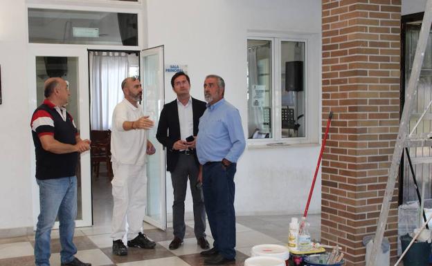 El Ayuntamiento lleva a cabo tareas de mejora en el Centro de Mayores de Las Norias