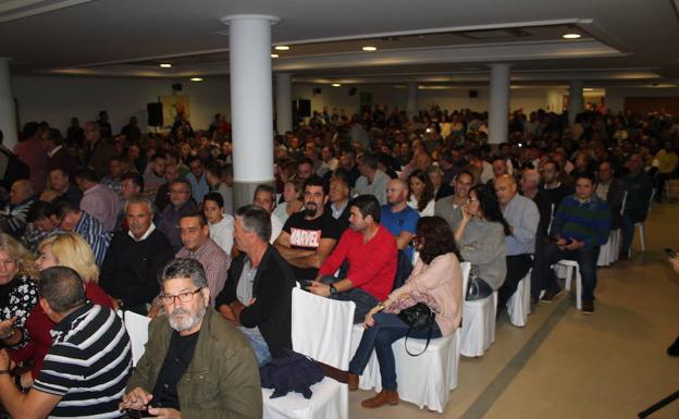 Cerca de un millar de personas respaldan el inicio de campaña autonómica de VOX