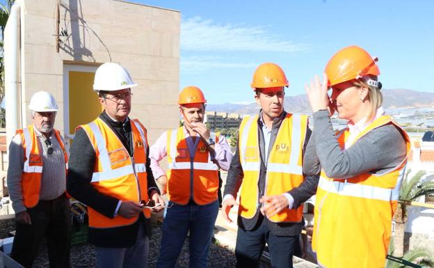 El gobierno local acomete mejoras en las cubiertas de los pabellones de deportes