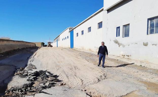 El Consistorio repara la calle Hortalizas de la Loma de la Mezquita