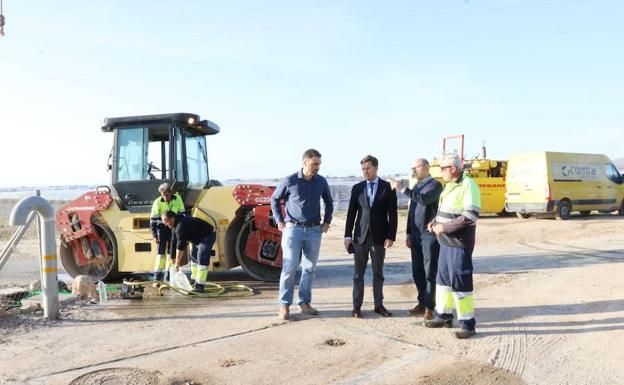 El Ayuntamiento acomete obras de asfaltado en Camino Pozo San Martín