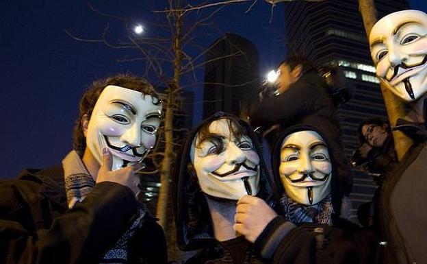 Tres menores arrestados en El Ejido: se ocultaban con máscaras de Anonymous para cometer robos