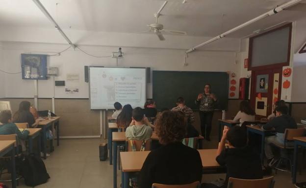 Alumnos del instituto Fuentenueva se conciencian sobre los peligros de internet