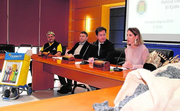 Los Reyes Magos arribarán en barco y desfilarán por El Ejido en camello