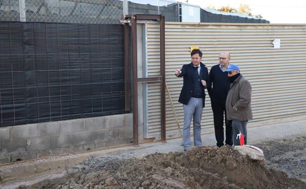 Entran en su recta final las obras de asfaltado del camino del Llano al Camping