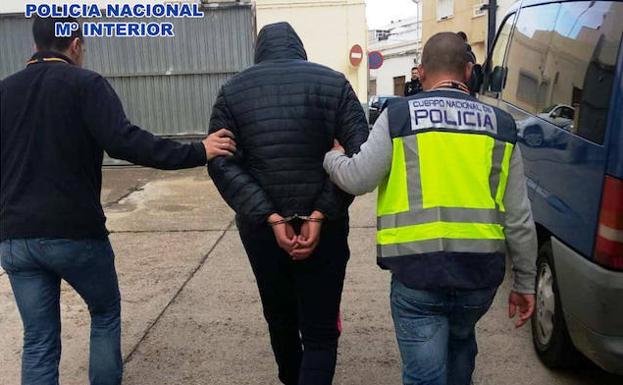 Atracan un salón de juegos al grito de «dame el dinero o te pego un tiro»