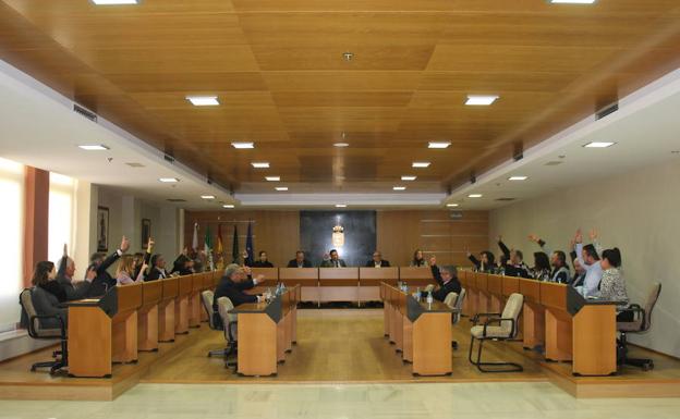 El Pleno se une para pedir a Costas una solución ya para Balerma